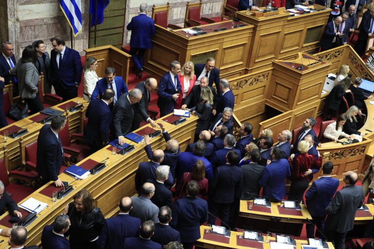 Σταθερότητα à la carte για να «μη συμβεί τίποτα» - Επισκόπηση Τύπου 17/12 Σταθερότητα à la carte για να «μη συμβεί τίποτα» – Επισκόπηση Τύπου 17/12