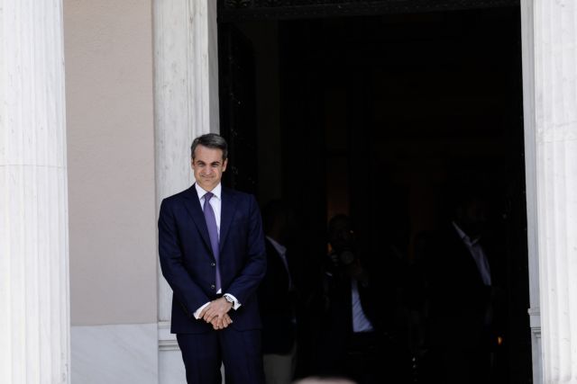 Τρεις στήλες, ένα μήνυμα: μην αγγίζετε το Μαξίμου - Online Παραπολιτικές στήλες 13/03 Αν η πολιτική ζωή του τόπου ήταν μενού σε ταβέρνα, αυτή την εβδομάδα θα είχαμε τερματίσει την χοληστερίνη HDL και τα τιγλυκερίδια. Τρεις στήλες, ένα μήνυμα: μην αγγίζετε το Μαξίμου