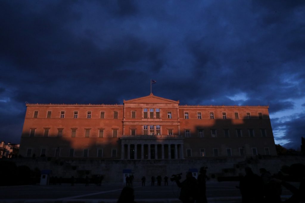 Κυβερνητική φθορά χωρίς αντίπαλο – Επισκόπηση Τύπου 31/03