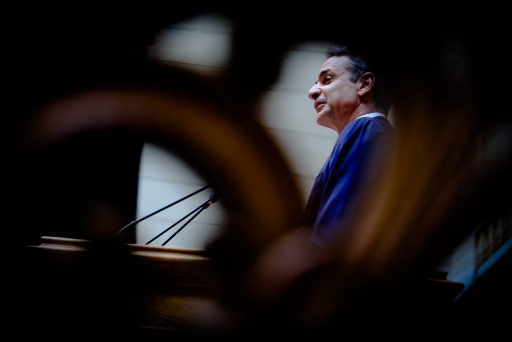 Η κυβέρνηση στον καθρέφτη της δυσπιστίας – Επισκόπηση Τύπου 28/04