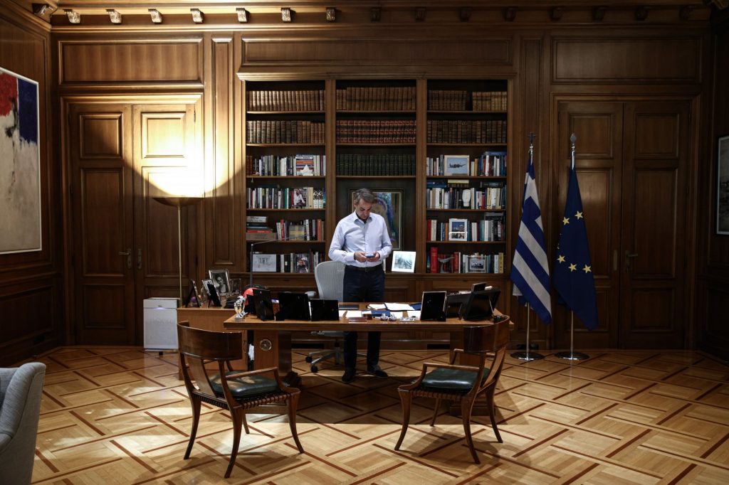 Ανασύνταξη στο Μαξίμου, αμηχανία στην αντιπολίτευση - Online Παραπολιτικές στήλες 23/04 Ανασύνταξη στο Μαξίμου, αμηχανία στην αντιπολίτευση – Online Παραπολιτικές στήλες 23/04