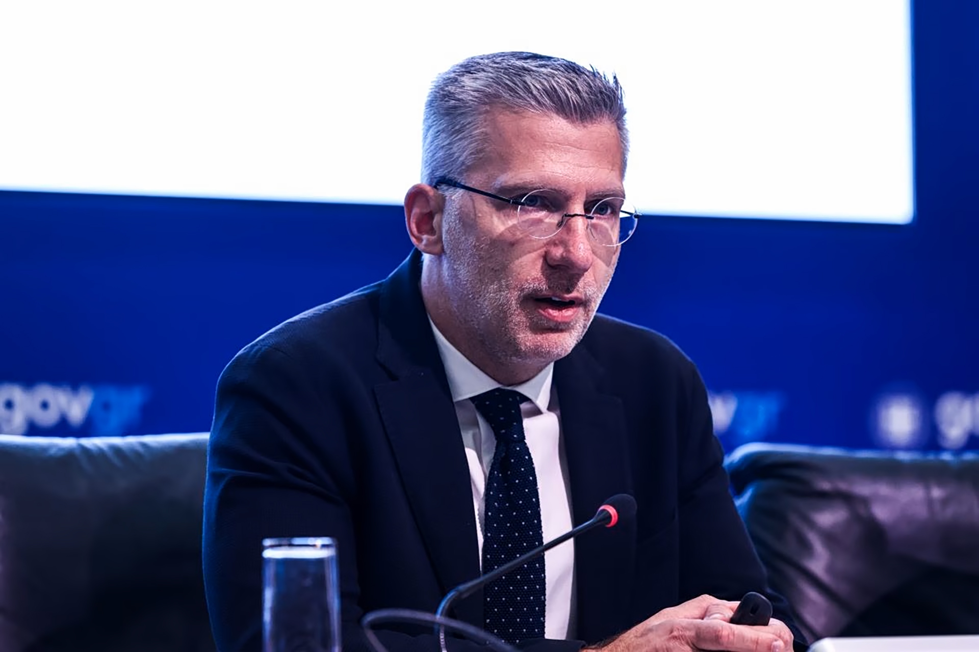 Το Μαξίμου, ο Σκέρτσος και η μοναξιά των βουλευτών – Online Παραπολιτικές στήλες 24/04