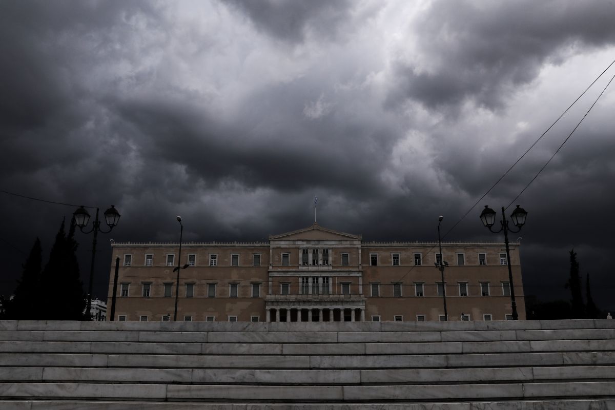 Η βιτρίνα της κάθαρσης και η αποθήκη της κρίσης - Online Παραπολιτικές στήλες 07/04 Η βιτρίνα της κάθαρσης και η αποθήκη της κρίσης – Online Παραπολιτικές στήλες 07/04