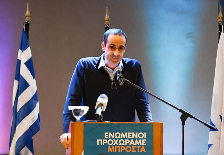 Η ζώνη του λυκόφωτος: Αν ο Δημητριάδης δεν είχε παραιτηθεί - Άποψη 04/04 Κάποια πρόσωπα δεν εξαφανίζονται όταν αποχωρούν από την πολιτική. Απλώς αλλάζουν δωμάτιο εξουσίας. Ο Γρηγόρης Δημητριάδης είναι ένα από αυτά.