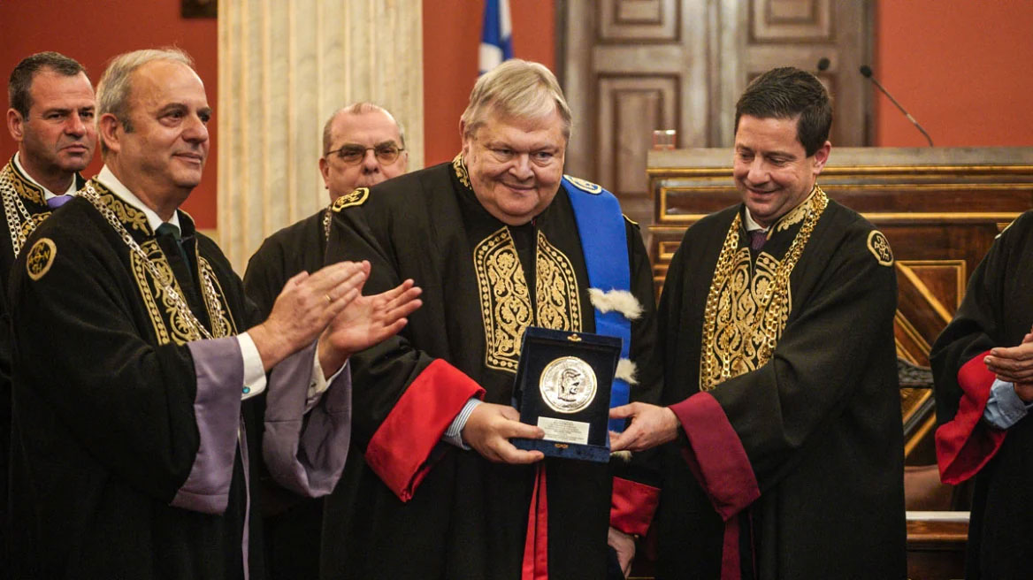 Μια βραδιά που φαινόταν τελετουργική, αλλά μύριζε πολιτικό μέλλον – Αναγόρευση Βενιζέλου 07/05