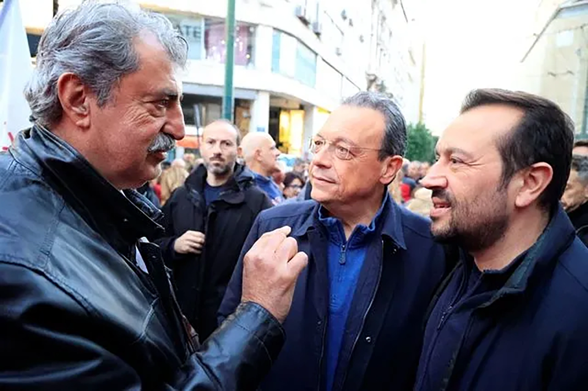 Ο ΣΥΡΙΖΑ διαλύεται, η ΝΔ ανεβαίνει και ο Τσίπρας έχει νέες αυταπάτες – Επισκόπηση Τύπου 10/07