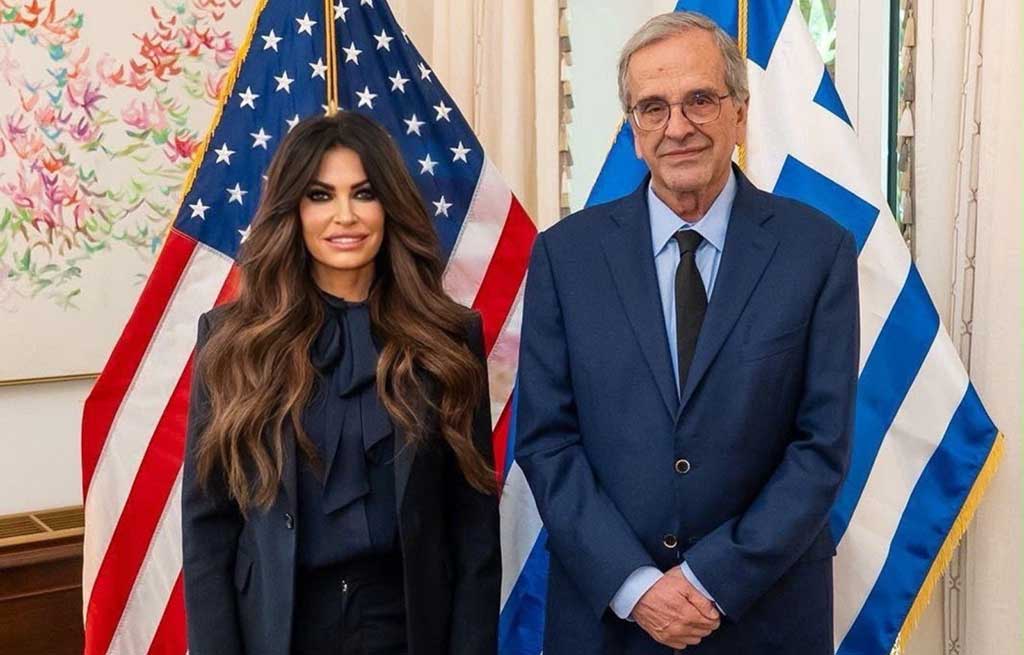 Σαμαράς: Υπόσχεται την σταθερότητα που ο ίδιος υπονομεύει - Άποψη 18/10 την ελληνική λοιπόν πραγματικόητα υπάρχει ένα παράξενο προνόμιο των πρώην πρωθυπουργών. Όσο απομακρύνονται από την εξουσία, τόσο ευκολότερα θυμούνται τις αρχές τους και δυσκολότερα τις αποφάσεις τους. Ο Αντώνης Σαμαράς δεν αποτελεί εξαίρεση. Και τα δύο σημερινά δημοσιεύματα, της «Καθημερινής» και του «Βήματος», προσφέρουν μια καλή ευκαιρία να εξετάσουμε αυτή την αντίφαση.